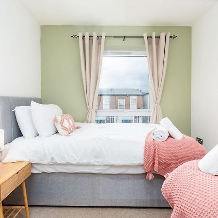 6 Guests - 3 Bedrooms - Free Wi-Fi - Manchester Exterior foto
